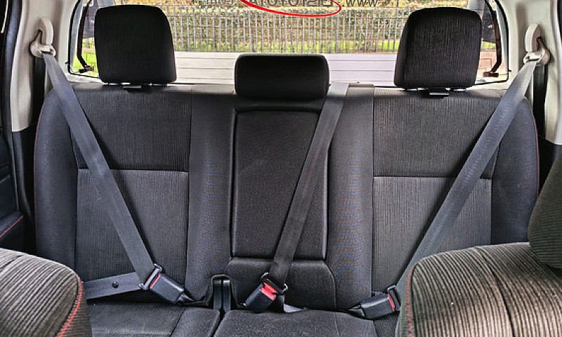 Toyota Hilux 2.4L...