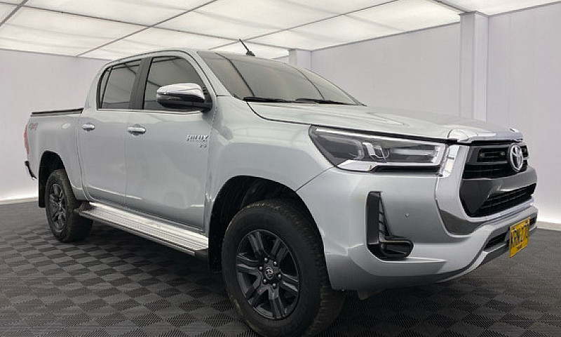 Toyota Hilux  At  4....