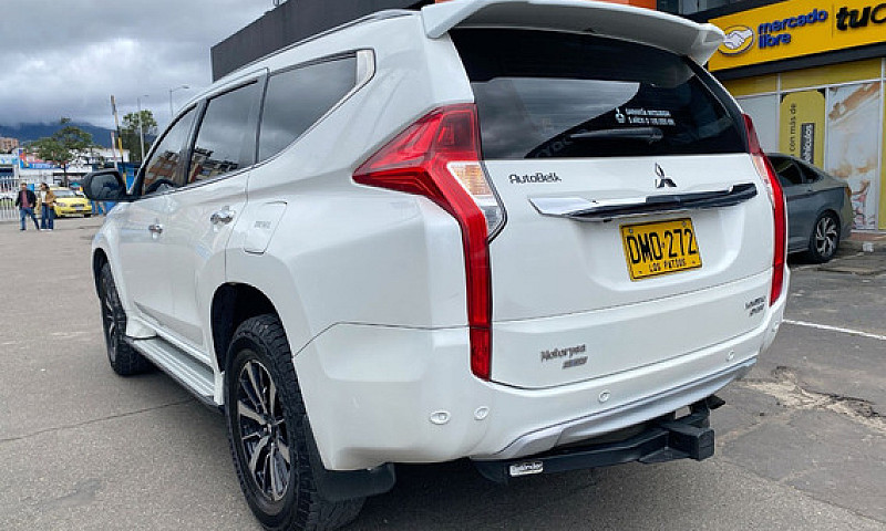 Mitsubishi Montero S...