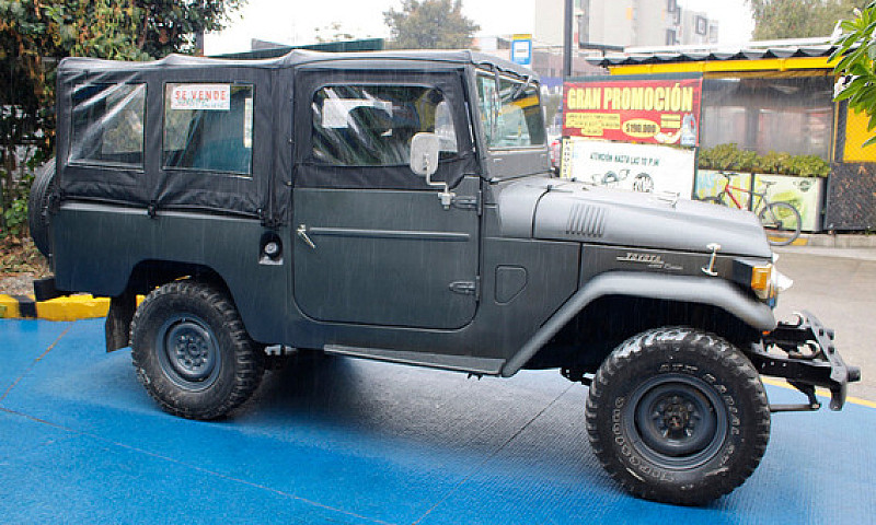 Yoyota Fj-40 Land Cr...