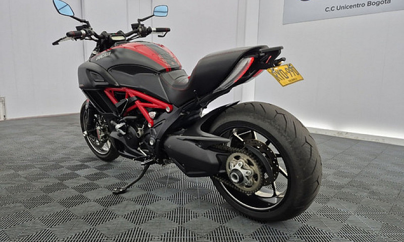 Ducati Diavel Carbon...