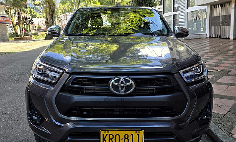 Toyota Hilux 2.4L...