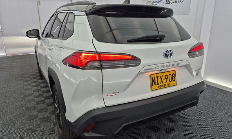 Toyota Corolla Cross...