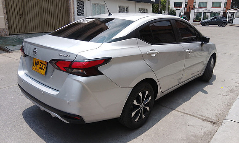 Nissan Versa 1.6 Sen...