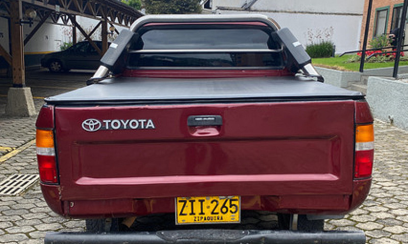 Toyota Hilux 2.4L 11...
