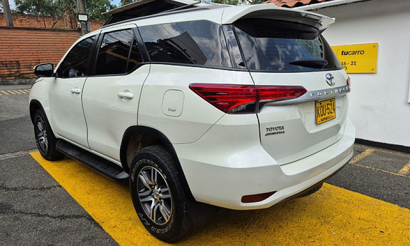 Toyota Fortuner 2.4 ...
