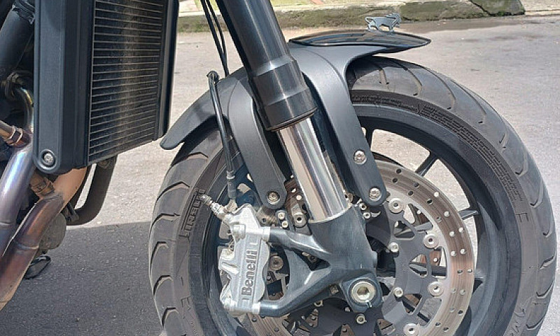 Benelli Leoncino 500...