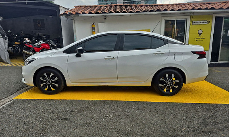 Nissan Versa 1.6 Sen...