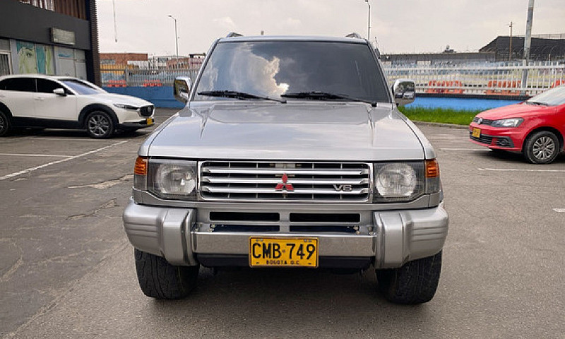 Mitsubishi Montero 3...