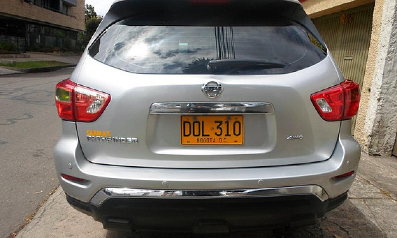 Nissan Pathfinder Tr...