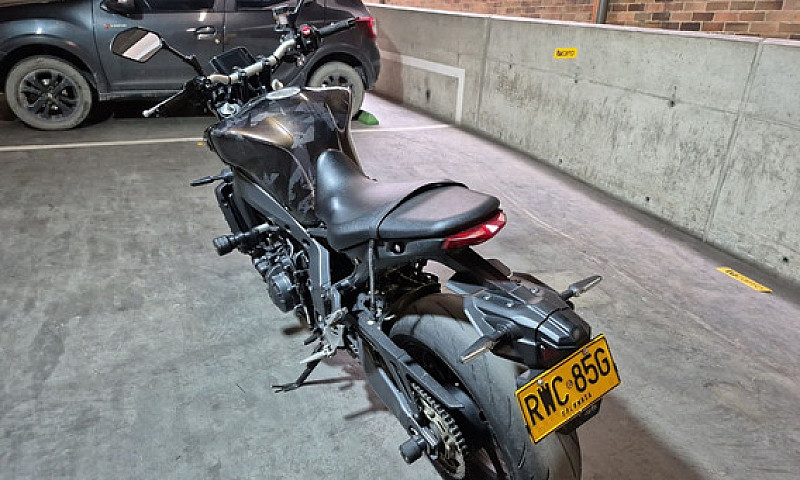 Yamaha Mt09 ...