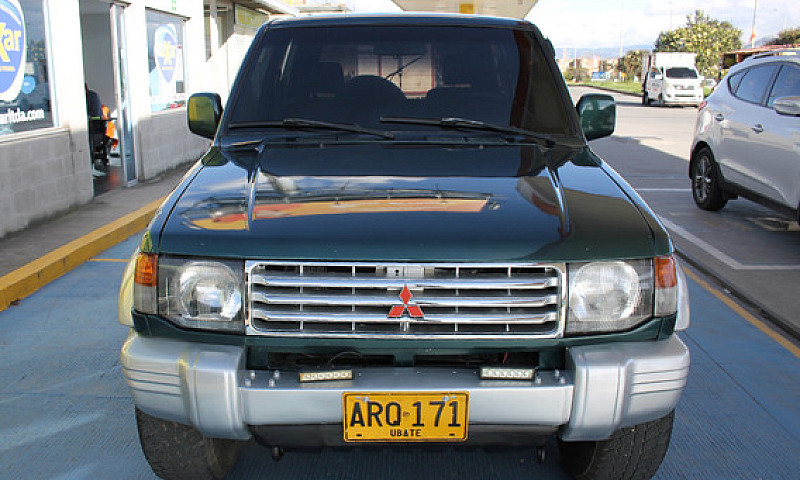 Mitsubishi Montero 3...