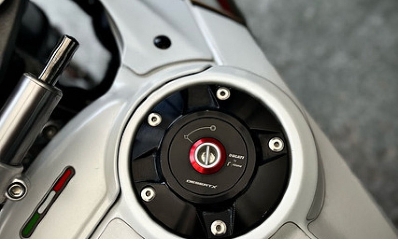 Ducati Desert X...