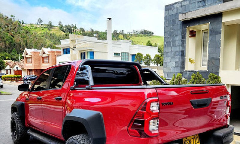 Toyota Hilux 2.8 Gr-...