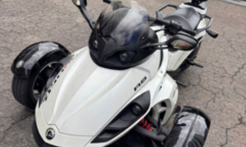 Can-Am Spyder Rs...