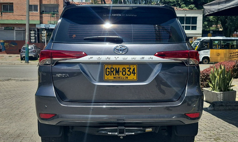 Toyota Fortuner 2.4 ...