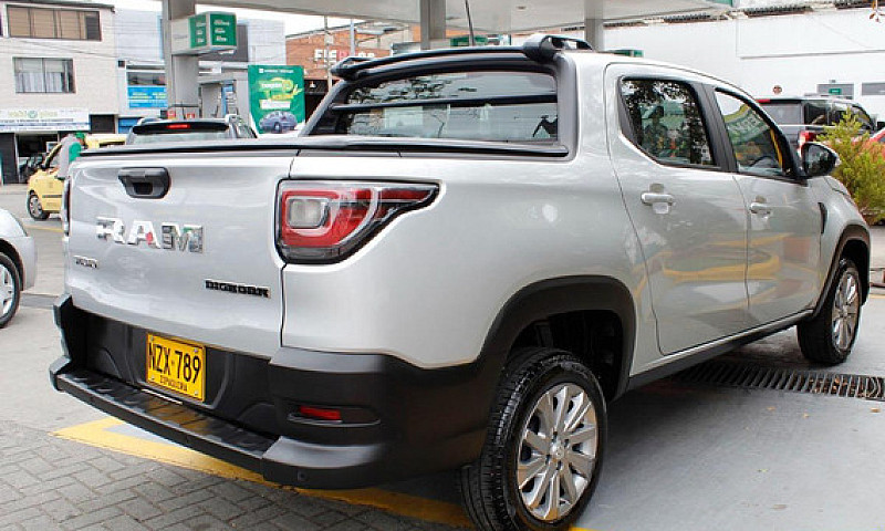 Ram 700 Doble Cabina...