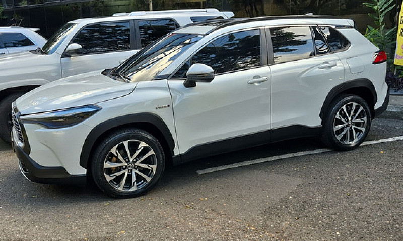 Toyota Corolla Cross...