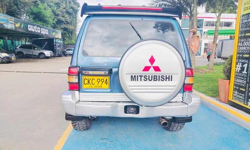 Mitsubishi Montero 3...