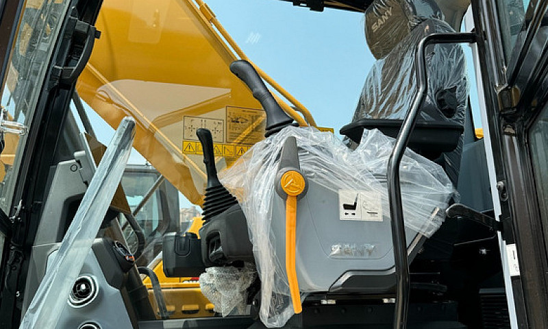 Excavadora  Sany Sy2...