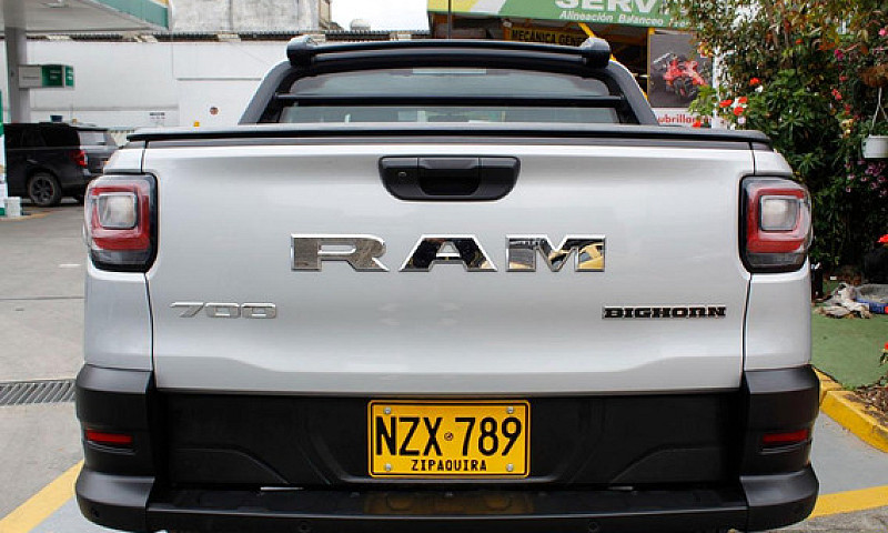 Ram 700 Doble Cabina...
