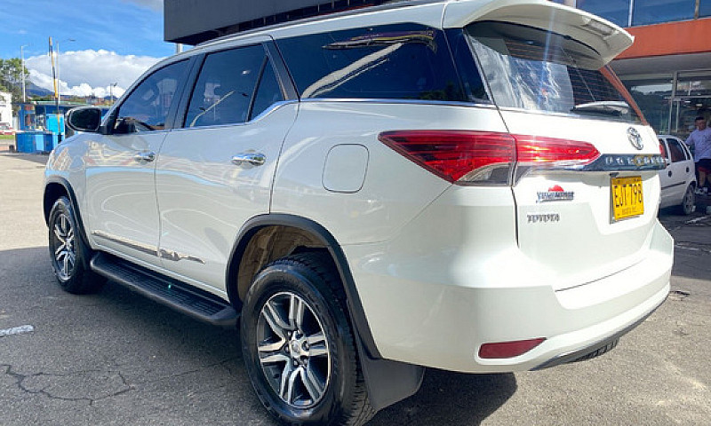 Toyota Fortuner Srv ...