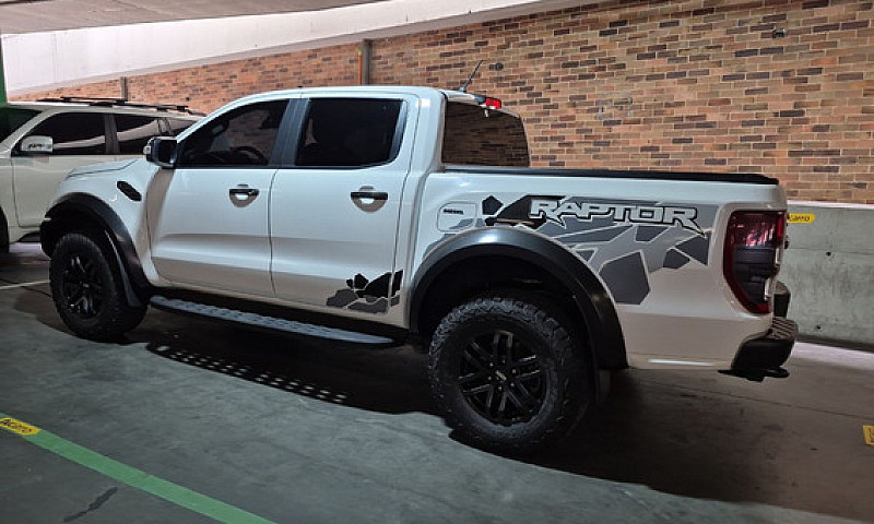 Ford Ranger Raptor 2...