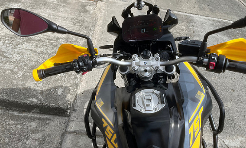 Bmw Gs 750...