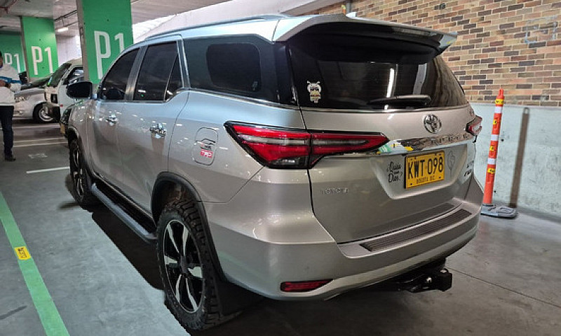 Toyota Fortuner 2.4L...