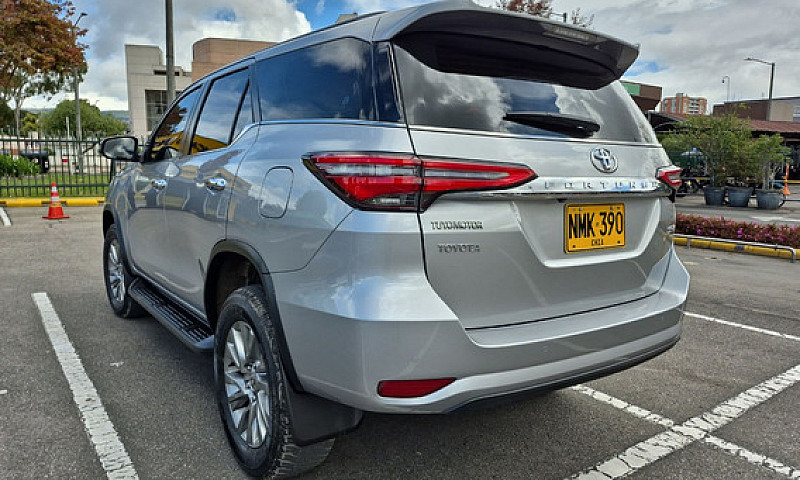 Toyota Fortuner  2.4...