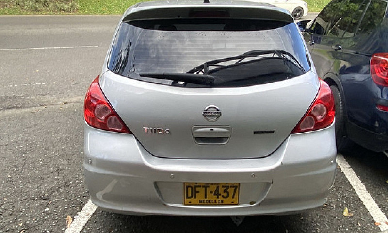 Nissan Tiida 1.8 Pre...