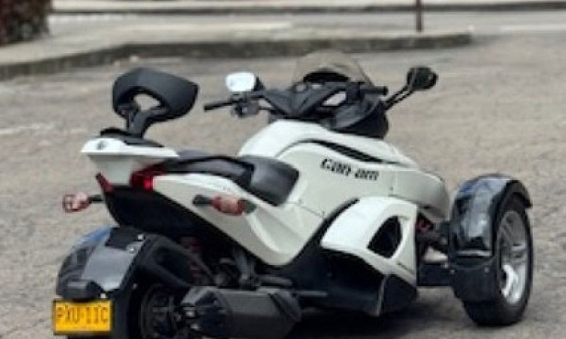 Can-Am Spyder Rs...