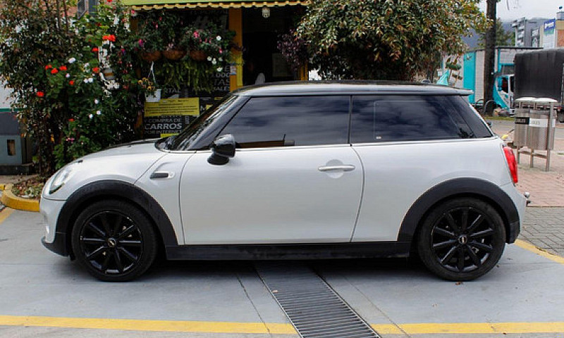 Mini Cooper 1.5 At...
