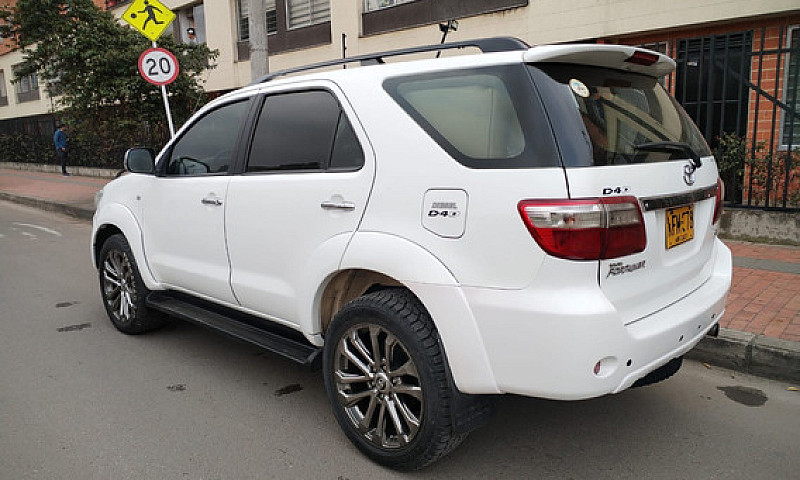 Toyota Fortuner 3.0 ...