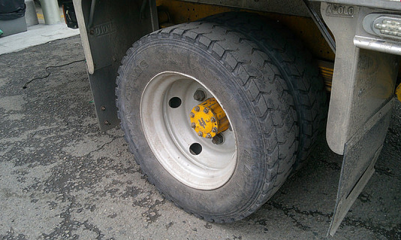 Camión Hino Dutro Pr...