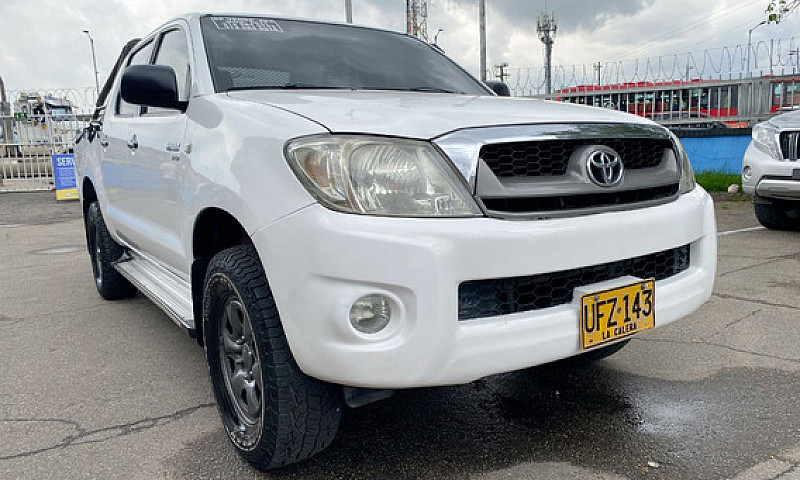Toyota Hilux 2.5 Mt...