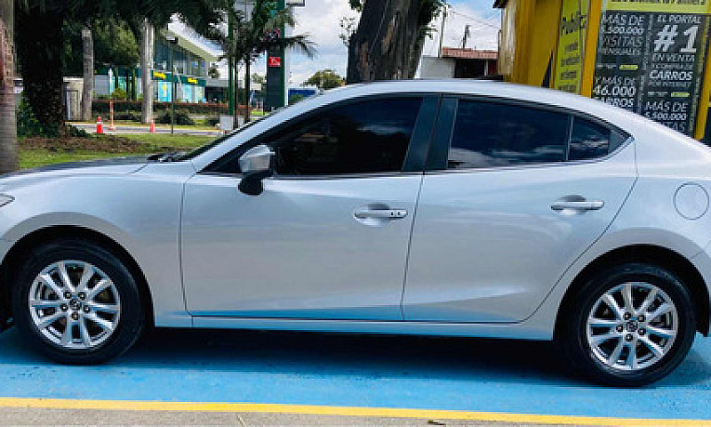 Mazda 3 2.0 Touring...