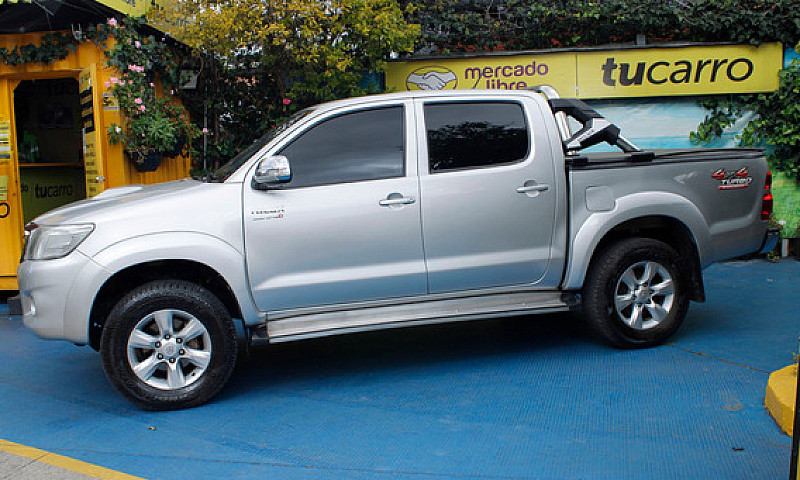 Toyota Hilux Vigo D4...