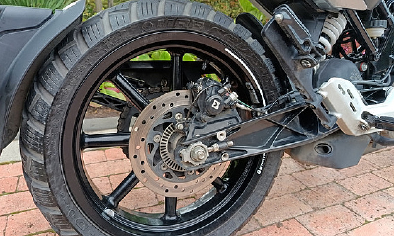 Moto Svartpilen 200 ...