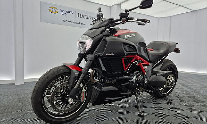 Ducati Diavel Carbon...