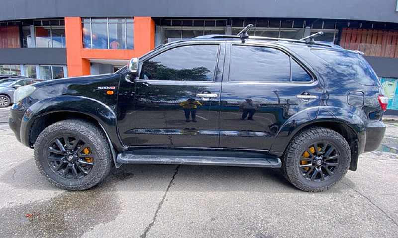 Toyota Fortuner 3.0 ...