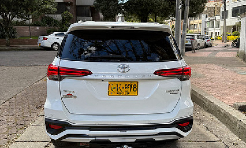 Toyota Fortuner 2.7L...