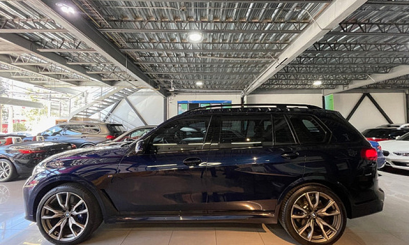 Bmw X7 M50I...