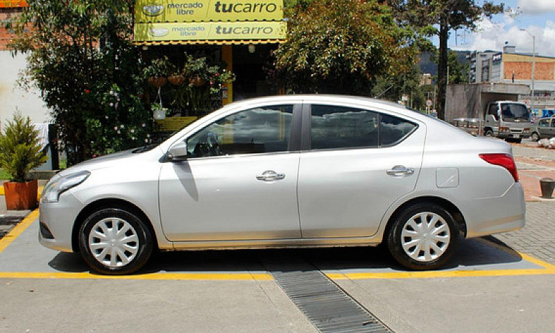 Nissan Versa 1.6 Sen...