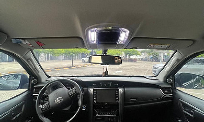 Toyota Fortuner 2.7L...