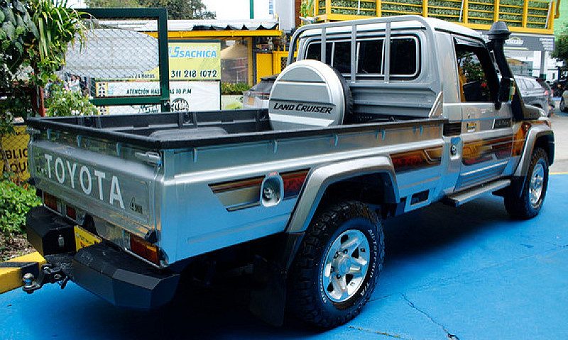 Toyota Land Cruiser ...