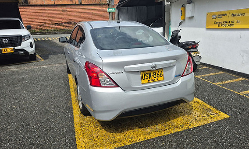 Nissan Versa 1.6 Adv...
