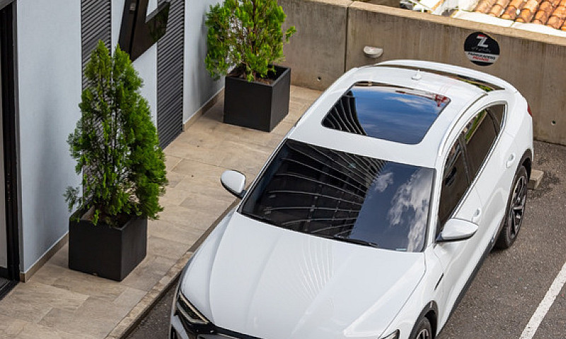 Audi Q8 E-Tron Quatr...