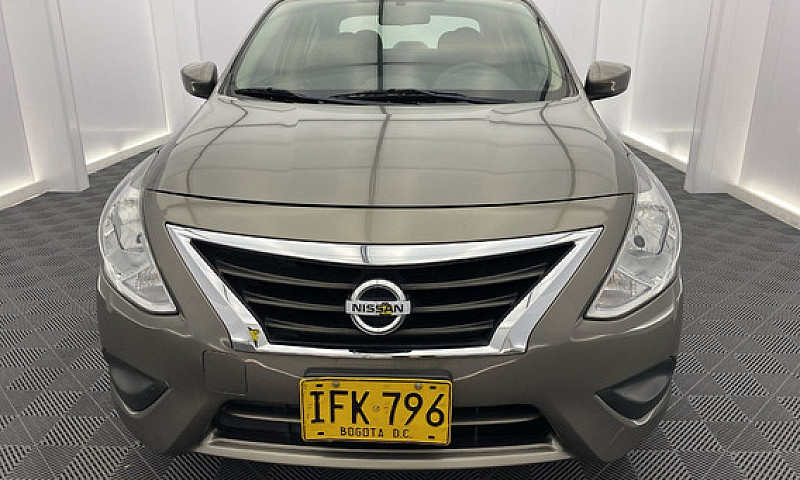 Nissan Versa 1.6 Adv...