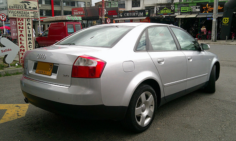 Audi A4 2.0 Multitro...